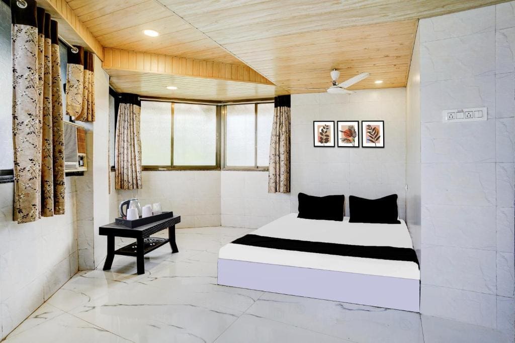 Classic Triple Room room - Image 2