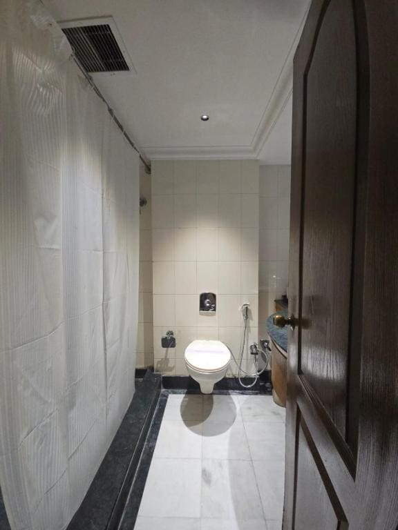 Executive Suite room - Image 3