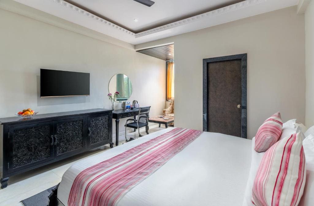 Deluxe King Room room - Image 1