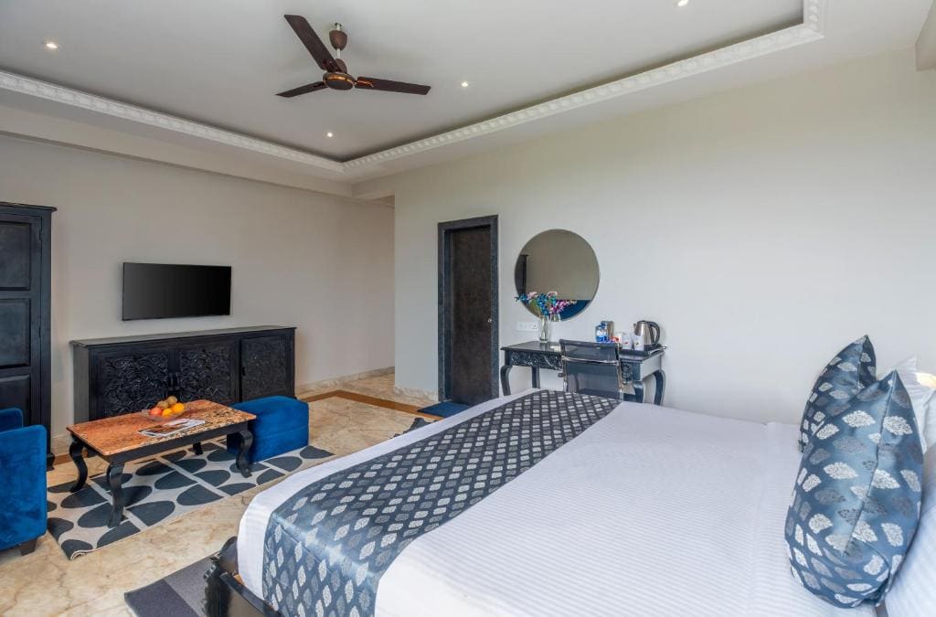 Deluxe King Room room - Image 2
