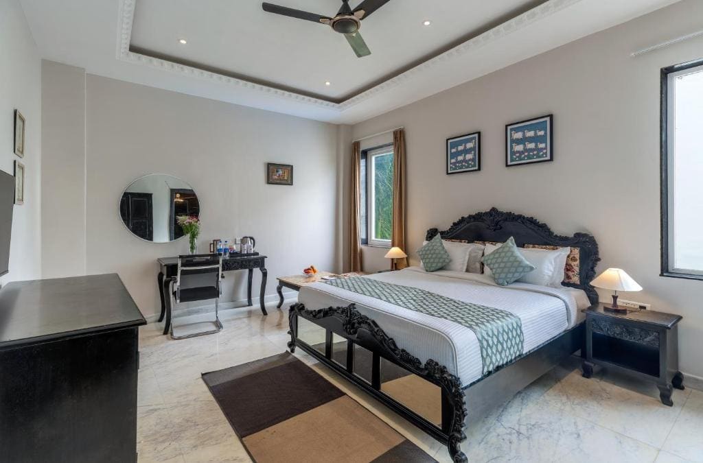 Deluxe King Room room - Image 3