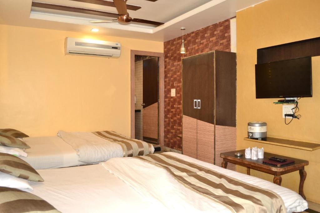 Family Room room - Image 3