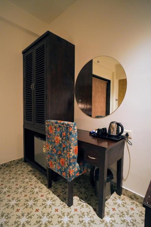 Classic Deluxe Room room - Image 3