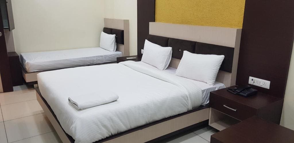 Deluxe Triple Room room - Image 2