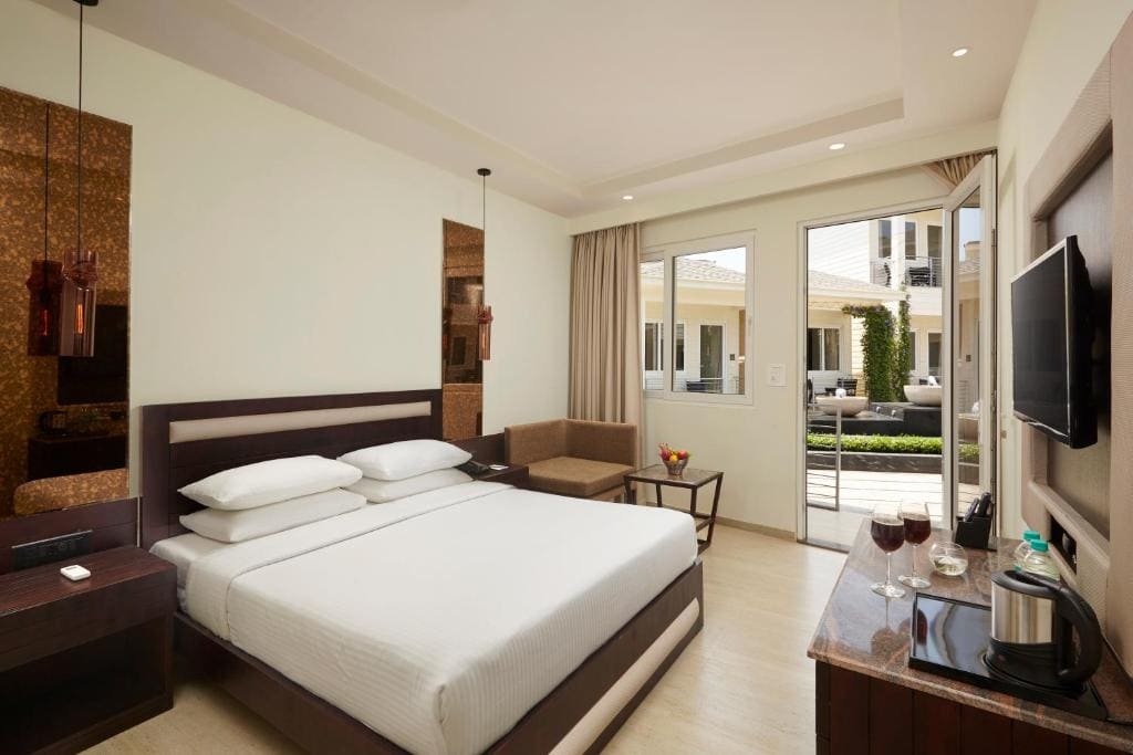 Premier Room with King Size Bed room - Image 1