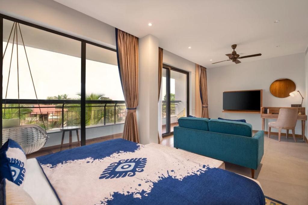 Luxury Suite - Two way airport transfer, High Tea@ Deck 88 from 3 to 5 pm, Complimentary liquor @ Deck 88 from 6 to 8 pm (premium brands), 2 signature Massages during the stay room - Image 3