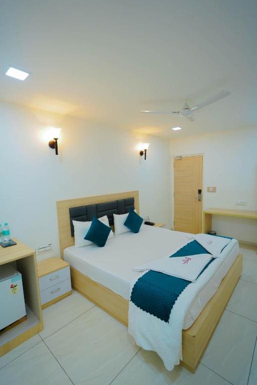 Deluxe Twin Room room - Image 1