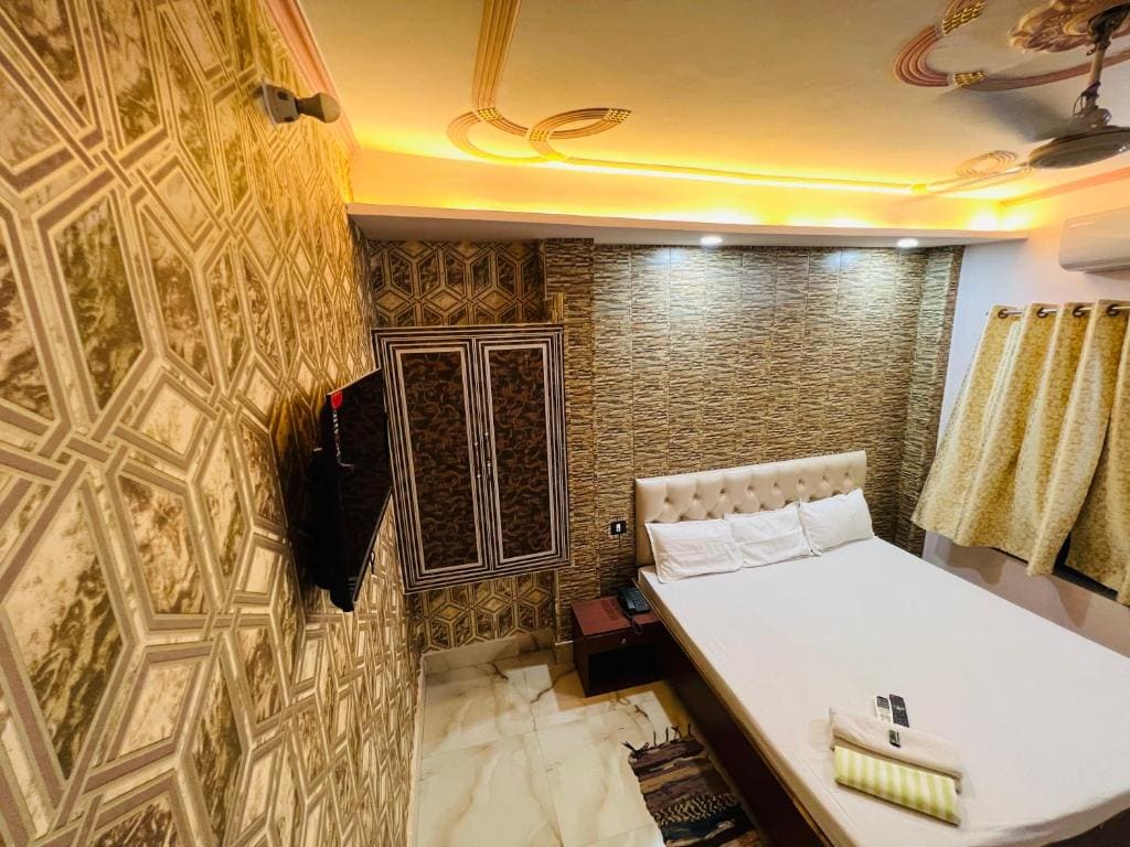Double Room with Balcony room - Image 2