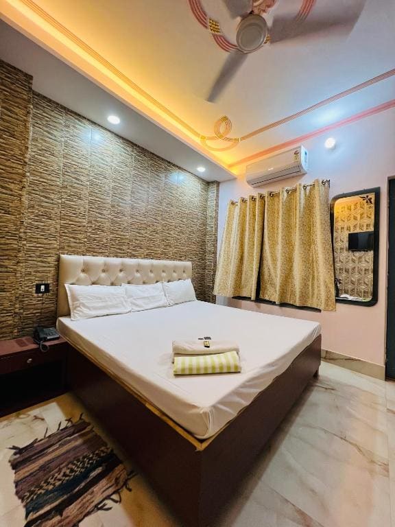 Double Room with Balcony room - Image 3