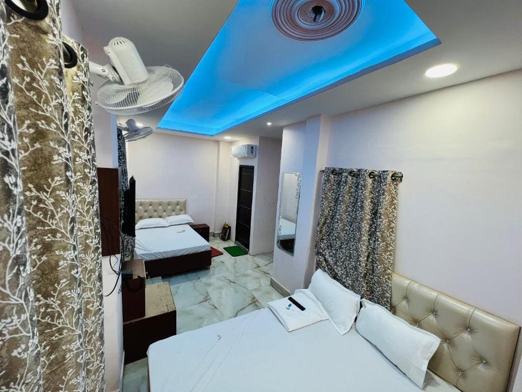 Family Room with Private Bathroom room - Image 3