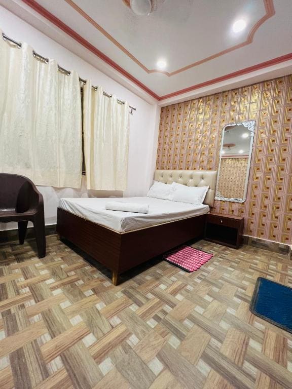 Family Room with Private Bathroom room - Image 2