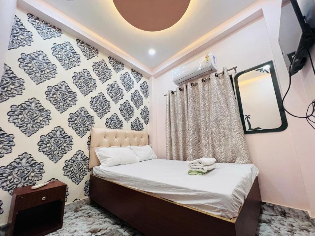 King Room with Two King Beds room - Image 3