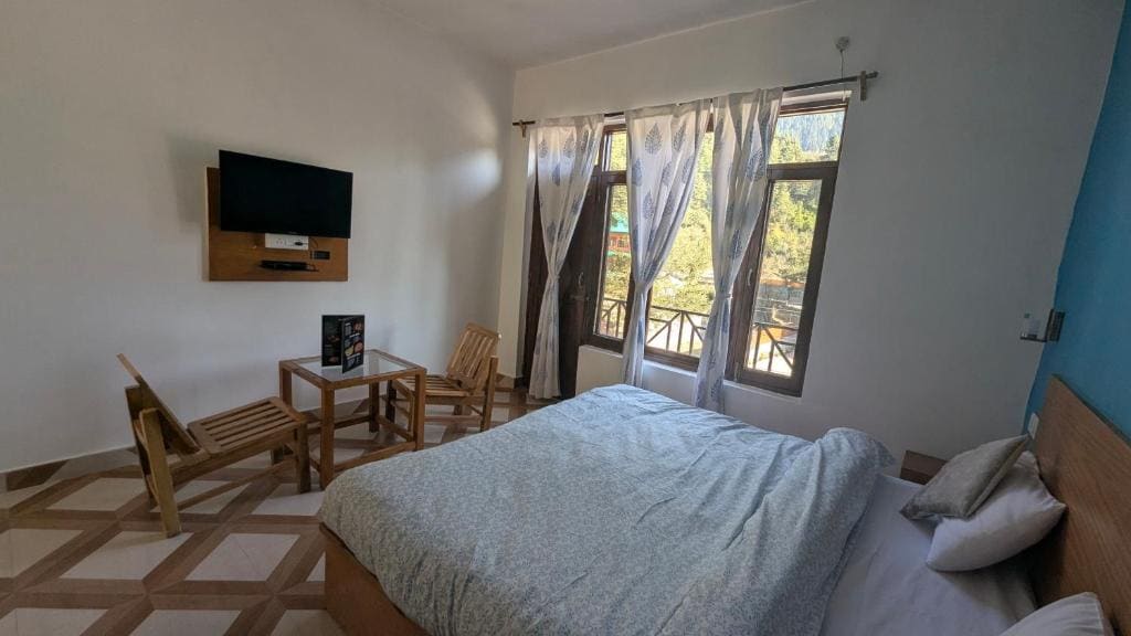 Double Room with Balcony room - Image 3