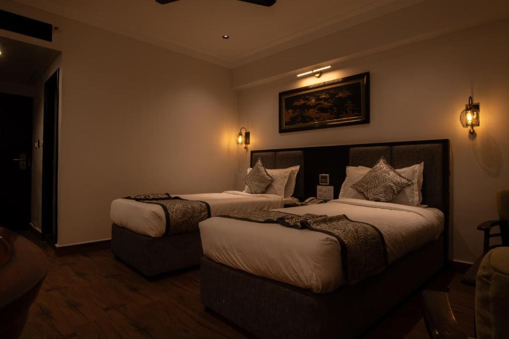 Deluxe Twin Room room - Image 3