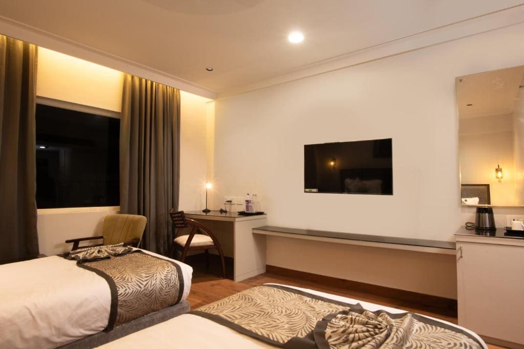 Deluxe Twin Room room - Image 2