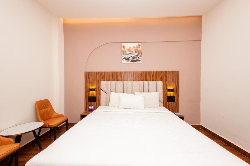 Deluxe Double Room (2 Adults + 1 Child) room - Image 1