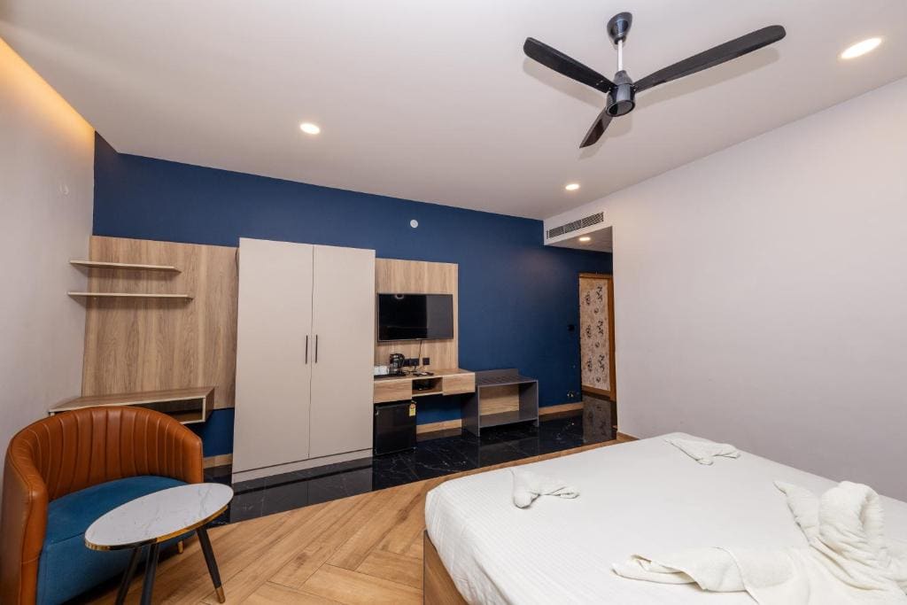 Deluxe King Suite room - Image 2