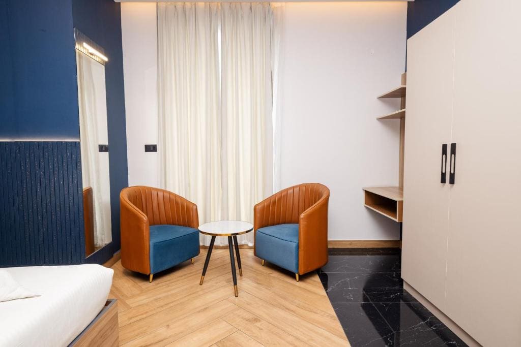 Deluxe King Suite room - Image 3