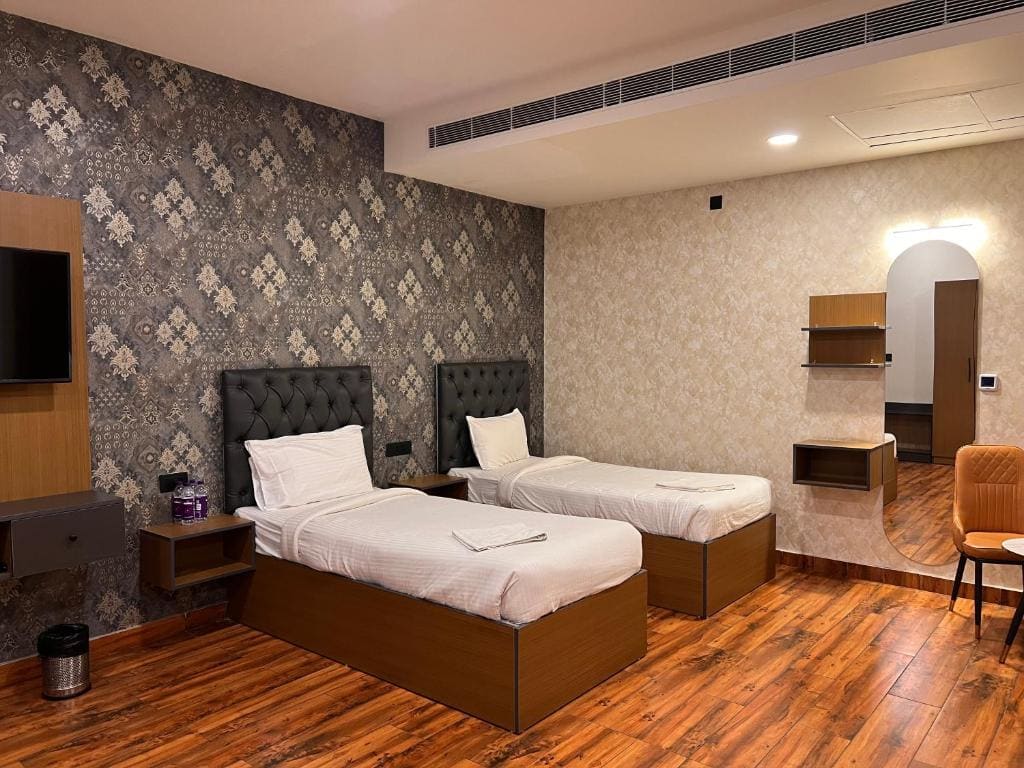 Quadruple Room with Bathroom room - Image 1
