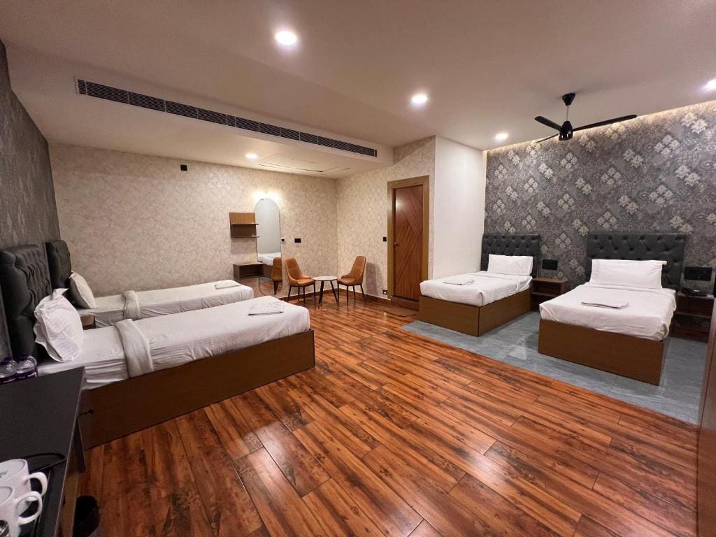 Quadruple Room with Bathroom room - Image 2