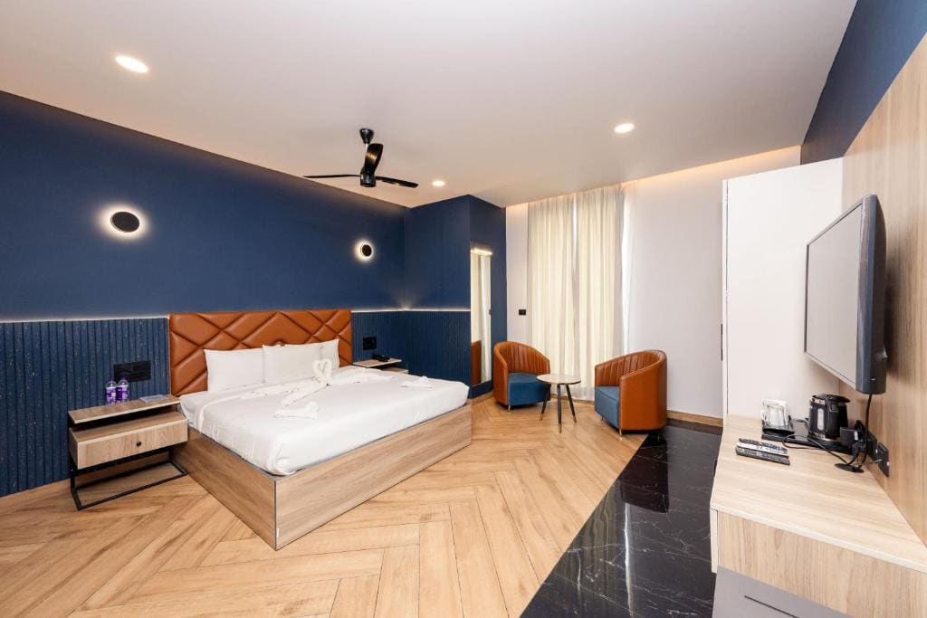 Deluxe King Suite room - Image 1