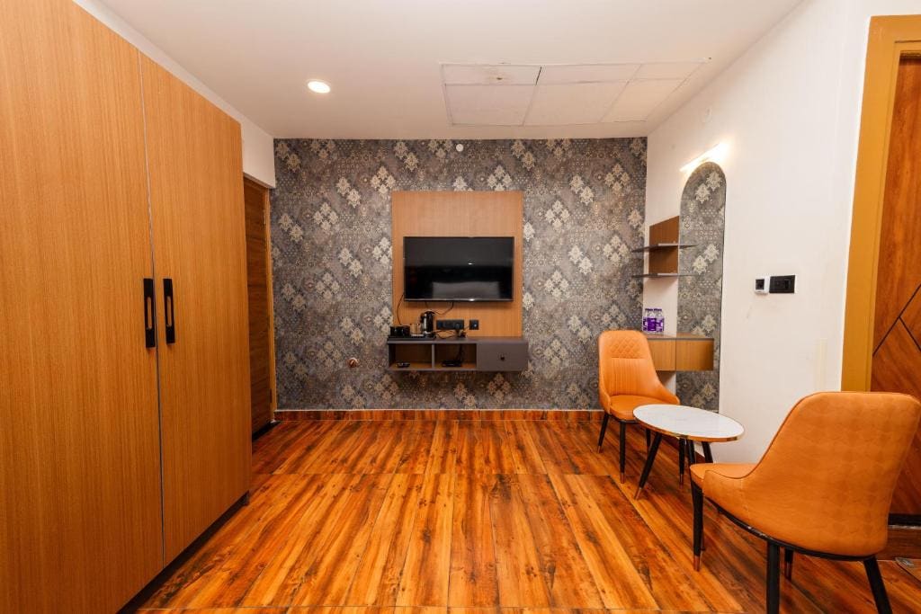 Standard Family Room room - Image 3