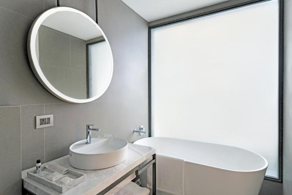 Deluxe Double Room with Sea View room - Image 1