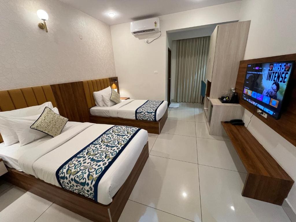 Deluxe Twin Room room - Image 2
