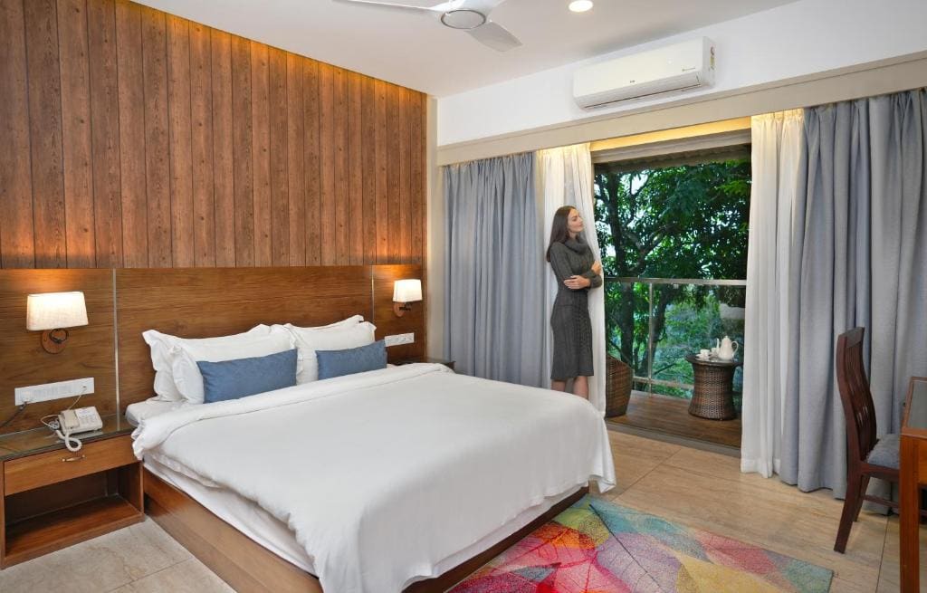Jacuzzi Suite with 10% discount on Spa,20 % Discount On Lunch & Complimentary Tea & snacks room - Image 1