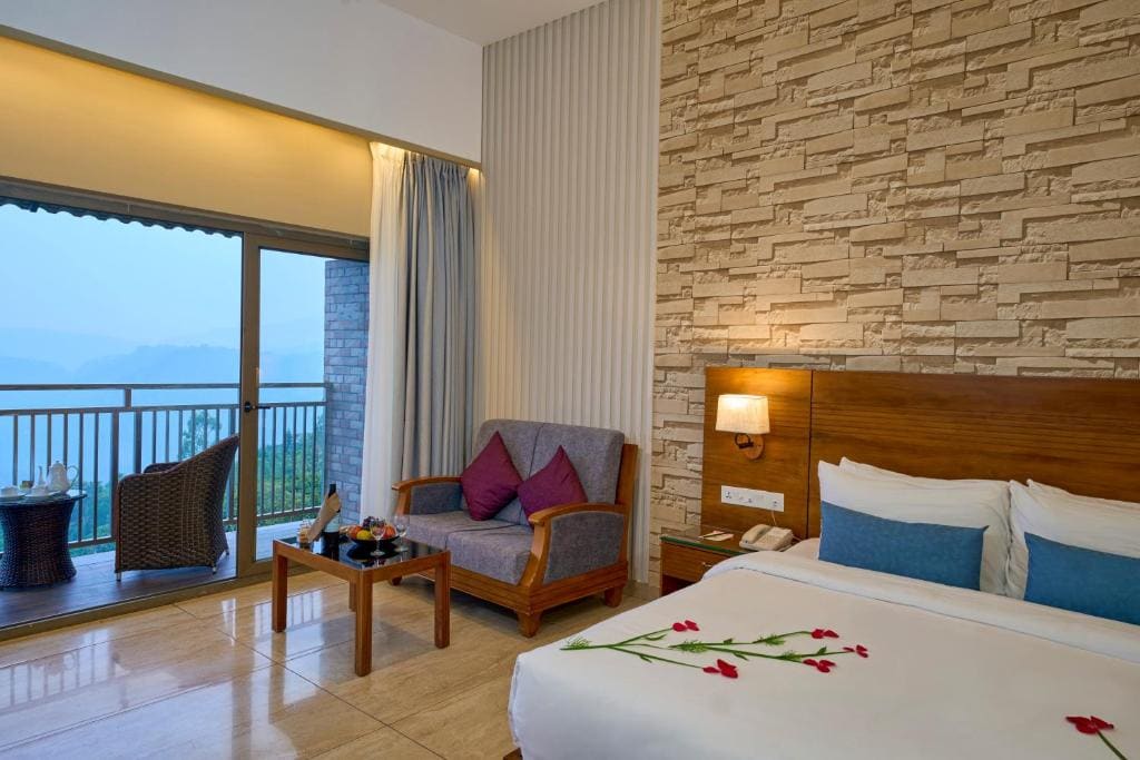 Valley View Jacuzzi Cottage with 10% discount on Spa room - Image 1