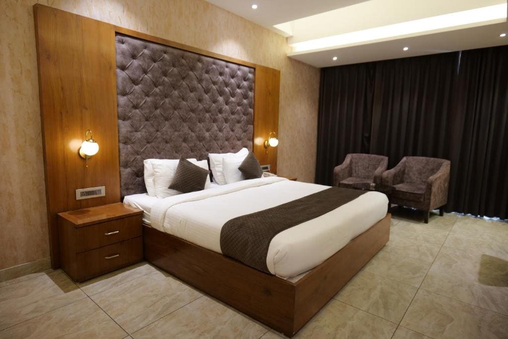 Deluxe King Room room - Image 2