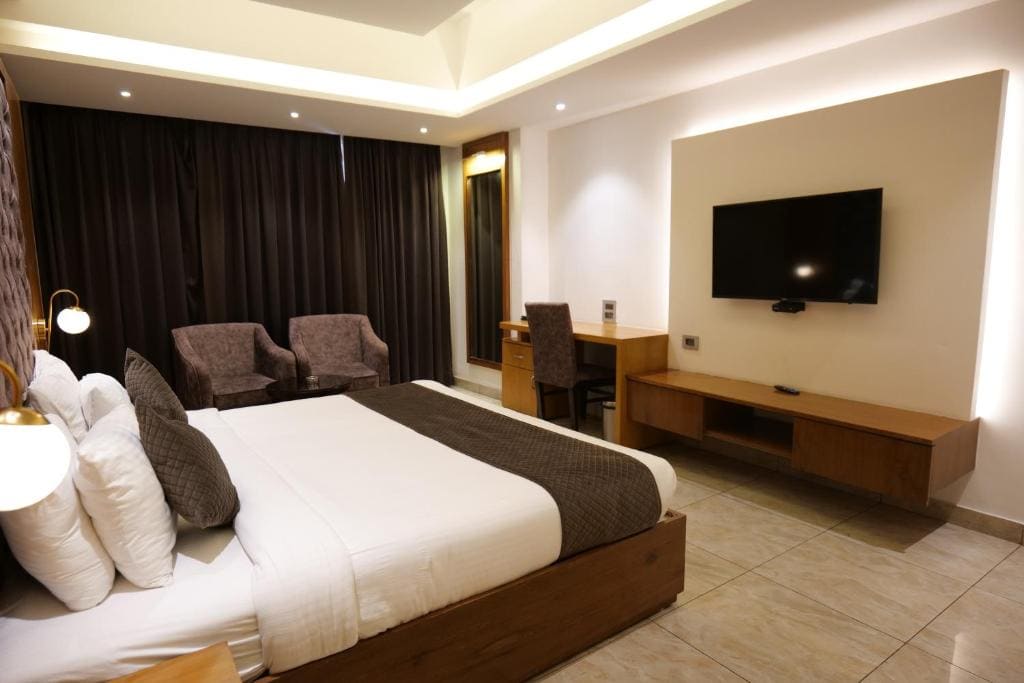 Deluxe King Room room - Image 1