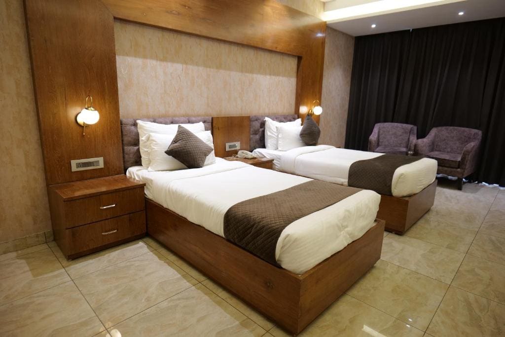 Deluxe Twin Room room - Image 2