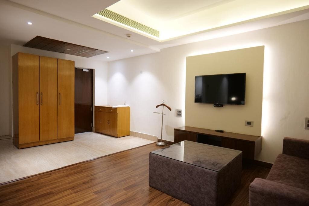 King Room with Balcony room - Image 1