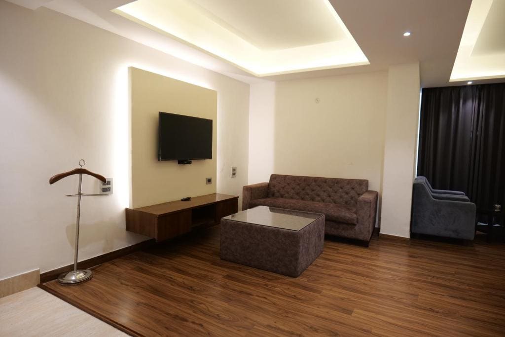 King Room with Balcony room - Image 2