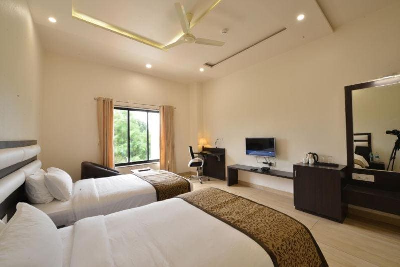 Superior King or Twin Room room - Image 2