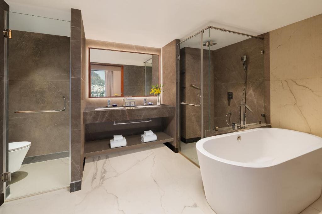 Executive Suite King bed room - Image 2