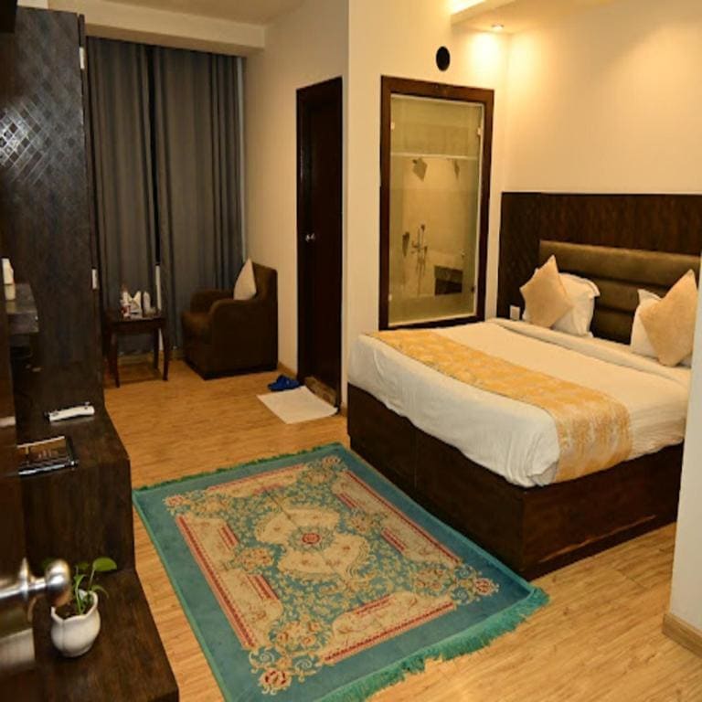 Deluxe Room room - Image 3