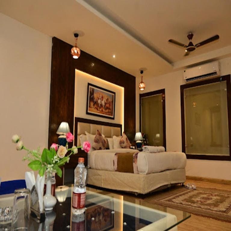 Deluxe Room room - Image 2
