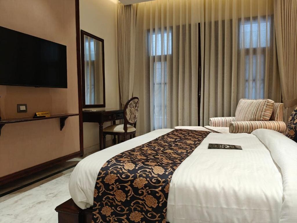 King Room with Mountain View room - Image 2