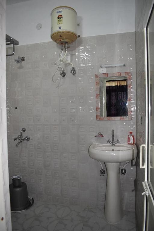 Double Room with Balcony room - Image 2