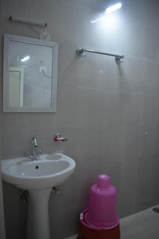 Family Room with Balcony room - Image 2