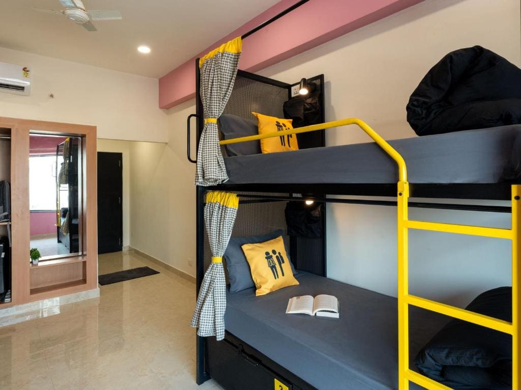 Bed in 6 Bed Female Dormitory with City View room - Image 3
