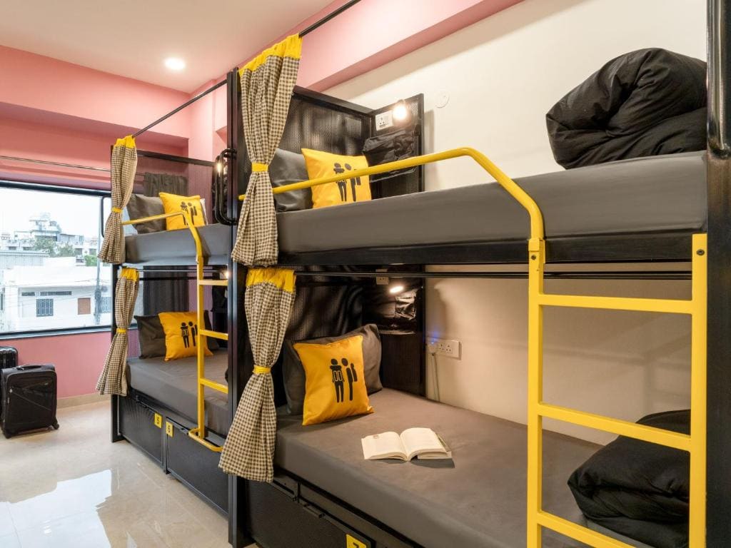 Bed in 8 Bed Mixed Dormitory with Fort View room - Image 2