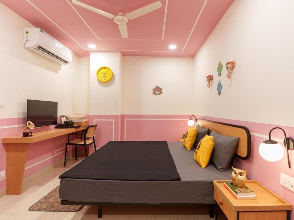 Deluxe Double Room with City View room - Image 2