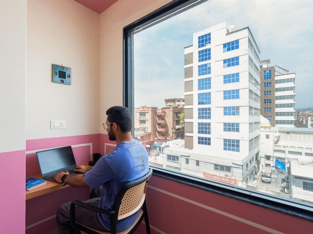 Deluxe Double Room with City View room - Image 3