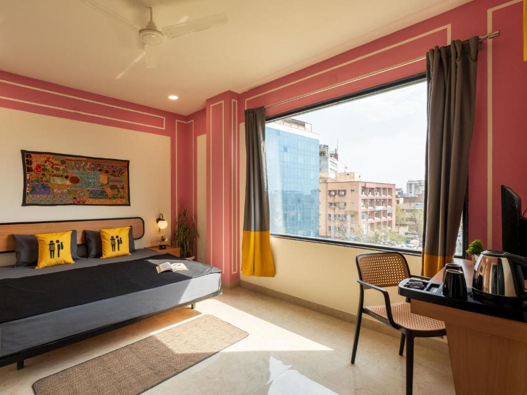 Superior Double Room with City View room - Image 3