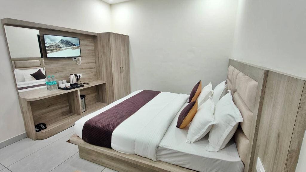 Deluxe Twin Room room - Image 3