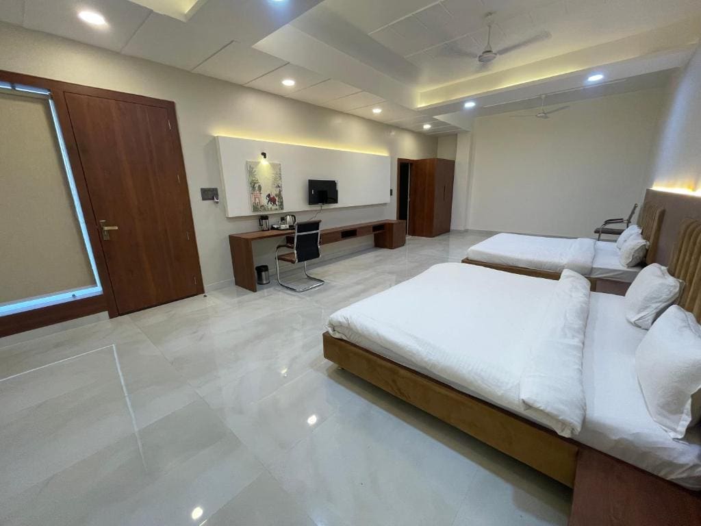 Family Room room - Image 1