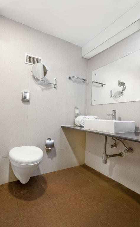 Standard Double or Twin Room room - Image 2